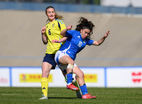 Alexandra Larsson of Sweden and Giada Pellegrino Cim of