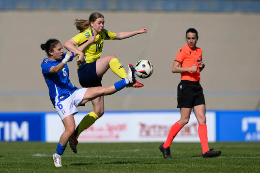 Maya Cherubini of Italy and Hannah Sjödahl of Sweden