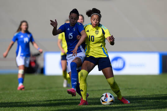 Emma Lombardi of Italy and Felicia Schröder of Sweden