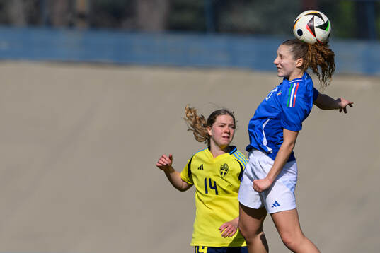 Hannah Sjödahl of Sweden and Sofia Testa of Italy