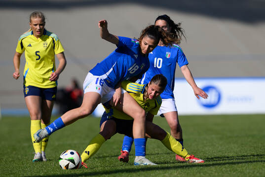 Novalie Jensen of Sweden and Rosanna Ventriglia of Italy