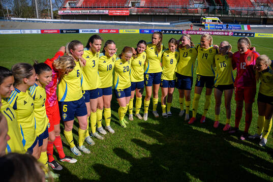 Players of Sweden celebrate