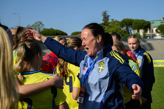 Annelie Norén, Head coach of Sweden celebrates