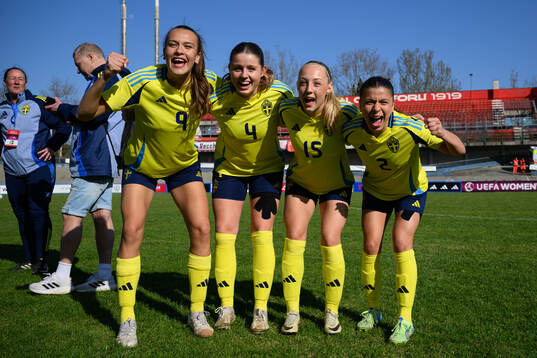 Bianca Hultbäck Nattlands, Emma Holmqvist and Mikaela