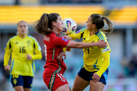 Mared Griffiths of Wales and Johanna Rytting Kaneryd of
