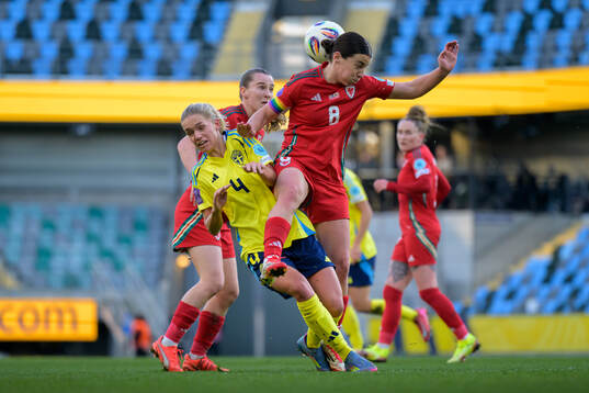 Hanna Lundkvist of Sweden and Angharad James of Wales
