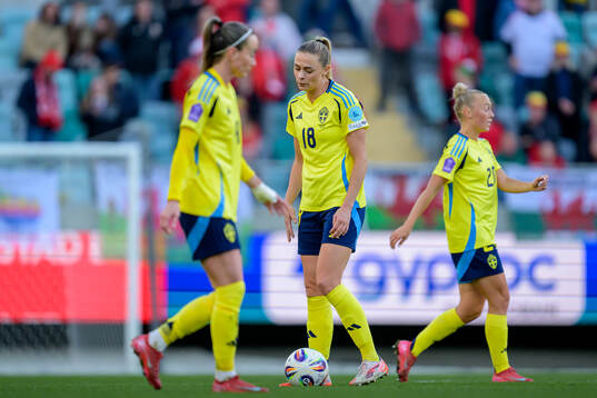 Kosovare Asllani , Fridolina Rolfö and Hanna Bennison of
