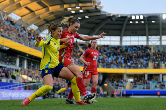 Johanna Rytting Kaneryd of Sweden and Gemma Evans of Wales