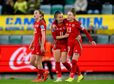 Carrie Jones , Hannah Cain and Ellen Jones of Wales