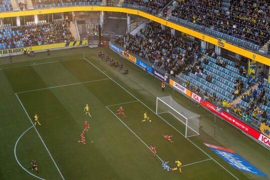 Kosovare Asllani of Sweden with a chance to score behind