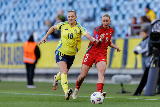 Fridolina Rolfö of Sweden and Rhiannon Roberts of Wales