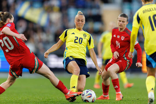 Hanna Bennison of Sweden and Hayley Ladd of Wales