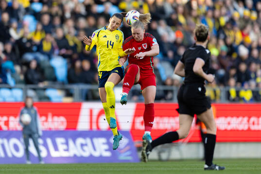 Nathalie Björn of Sweden and Elise Hughes of Wales