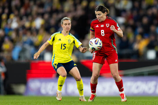 Julia Zigiotti Olme of Sweden and Angharad James of Wales