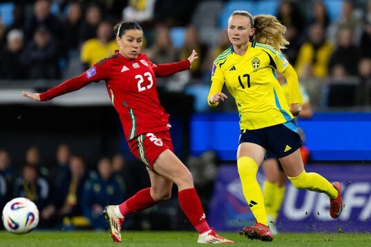 Ffion Morgan of Wales and Matilda Vinberg of Sweden