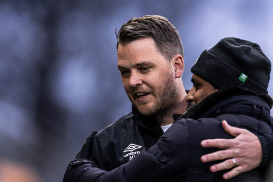 Örgrytes tränare Andreas Holmberg och Västerås tränare