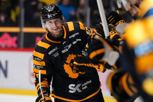 Skellefteås Jonathan Davidsson jublar