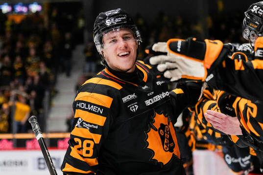 Skellefteås Michael Brandsegg-Nygård jublar