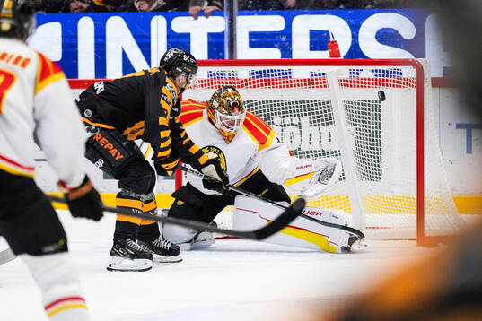 Skellefteås Pär Lindholm gör 4-0 bakom Brynäs målvakt