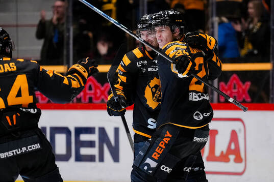 Skellefteås Michael Brandsegg-Nygård jublar