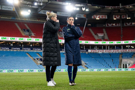 Head coach Gemma Grainger and Ingrid Syrstad Engen of Norway