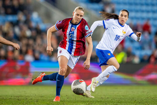 Lisa Naalsund of Norway and Amel Majri of France