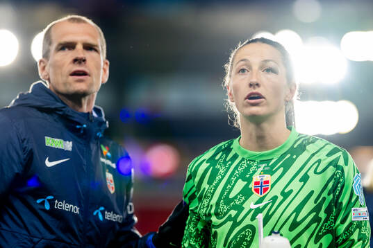 Doctor Trygve Hunemo and goalkeeper Cecilie Fiskerstrand of