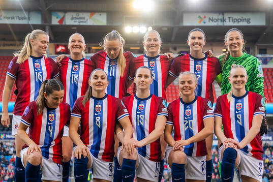 The starting eleven of Norway pose for a team photo