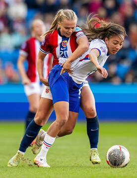 Emilie Woldvik of Norway and Selma Bacha of France