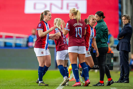 Elisabeth Terland, Thea Bjelde, Cathinka Tandberg and