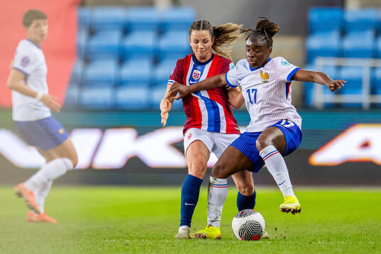 Tuva Hansen of Norway and Sandy Baltimore of France