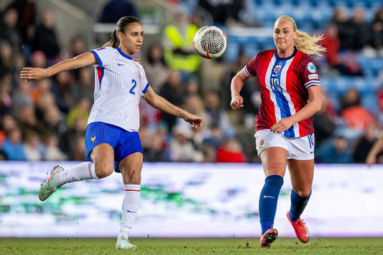 Maelle Lakrar of France and Cathinka Tandberg of Norway