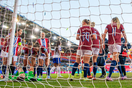 Ingrid Syrstad Engen, goalkeeper Cecilie Fiskerstrand, Tuva