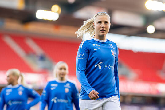 Sophie Román Haug of Norway warms up