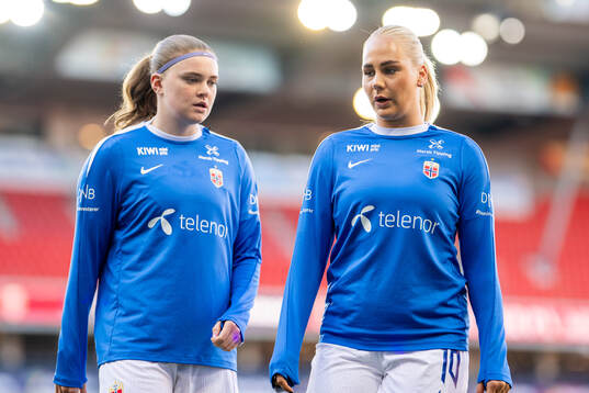 Signe Gaupset and Cathinka Tandberg of Norway warm up