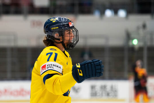 Anna Kjellbin of Sweden celebrates