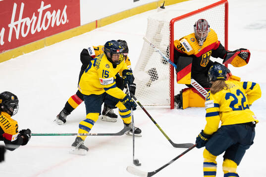 Lisa Johansson och Hanna Thuvik of Sweden