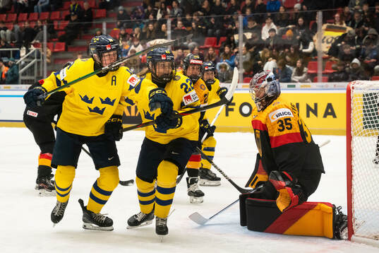 Sara Hjalmarsson and Hanna Thuvik of Sweden