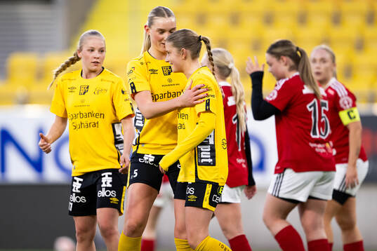 Elfsborgs Meja Harrysson jublar med Alvida Grimvik