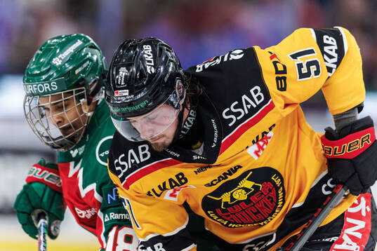 Frölundas Max Westergård och Luleås +Markus Nurmi