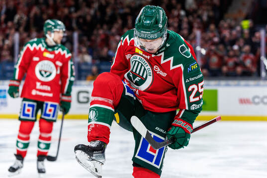 Frölundas Arttu Ruotsalainen jublar