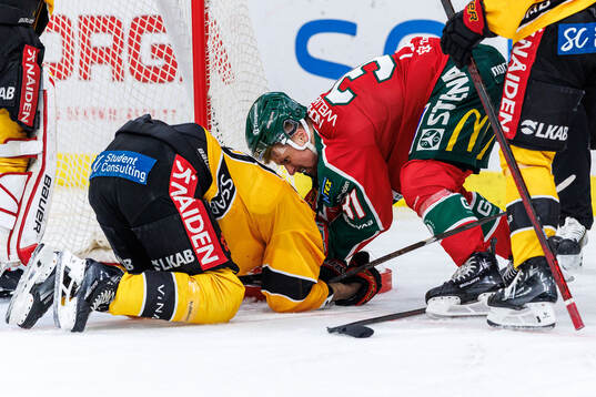 Luleås Frederic Allard och Frölundas Nicklas Lasu