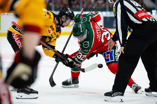 Luleås Eetu Koivistoinen och Frölundas Noah Hasa
