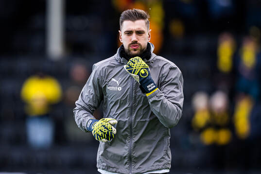 Nikita Haikin of Bodø/Glimt warms up