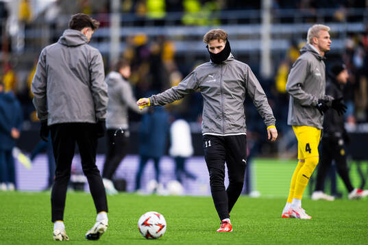 Ole Didrik Blomberg of Bodø/Glimt warms up