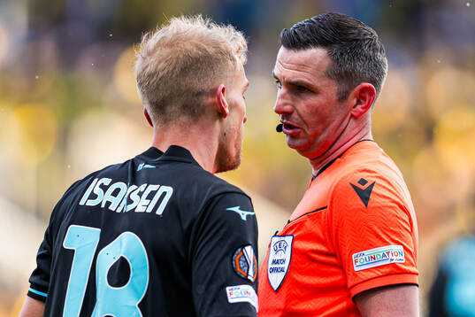 Gustav Isaksen of Lazio and Michael Oliver, referee