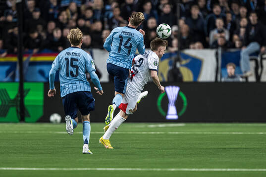 Hampus Finndell of Djurgården och Isak Jansson of Rapid