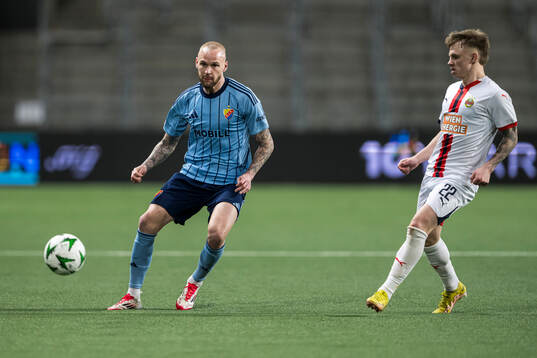Adam Ståhl of Djurgården and Isak Jansson of Rapid Wien