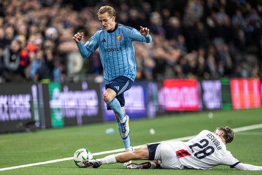 Oskar Fallenius of Djurgården and Moritz Oswald of Rapid
