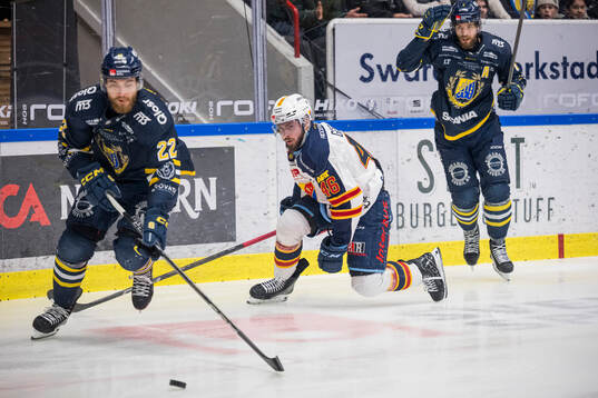 Södertäljes Jacob Bjerselius och Olli Vainio mot